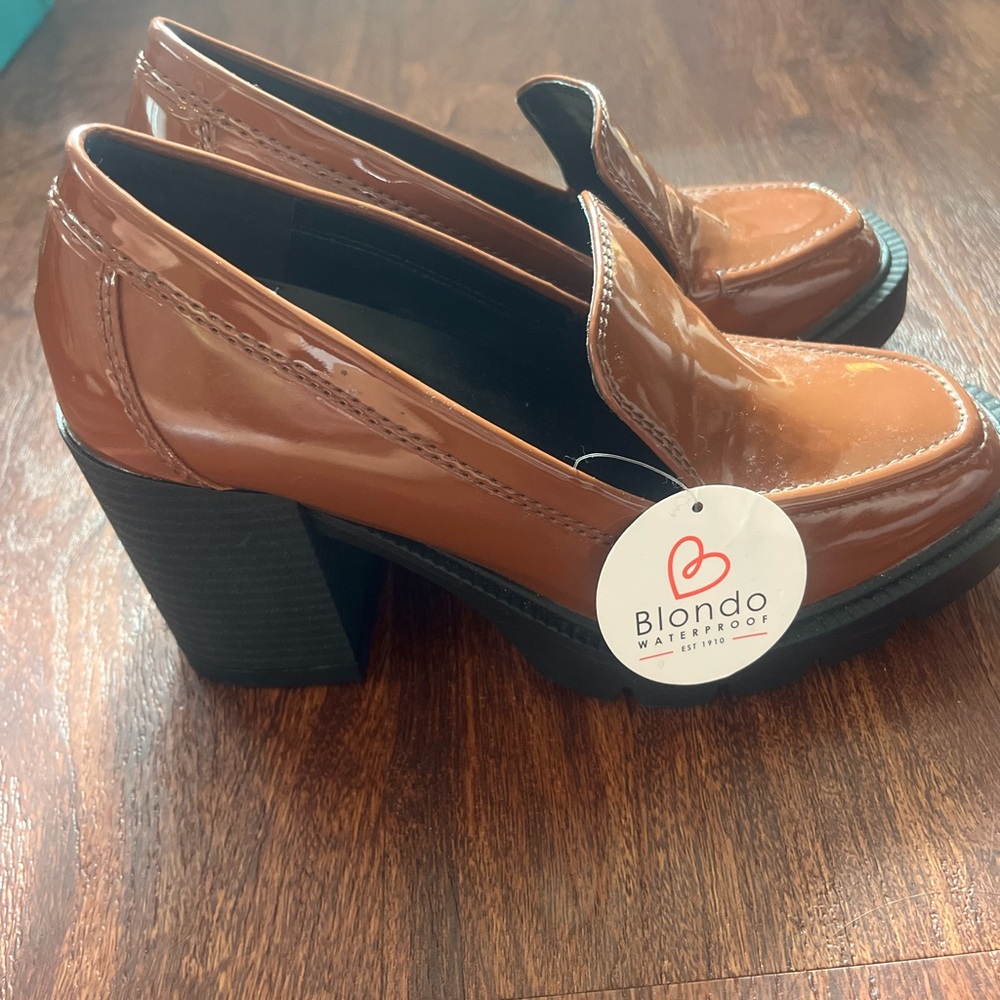 Blondo brown patent loafer heels